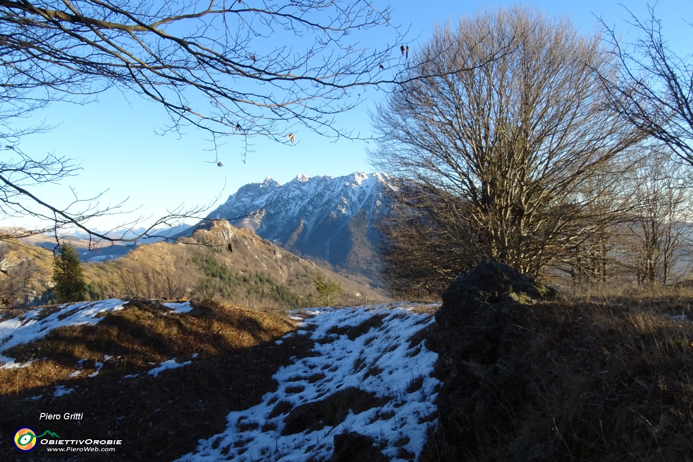 62 Rientro allo spiazzo d'ingresso alla cresta di vetta Vaccareggio.JPG